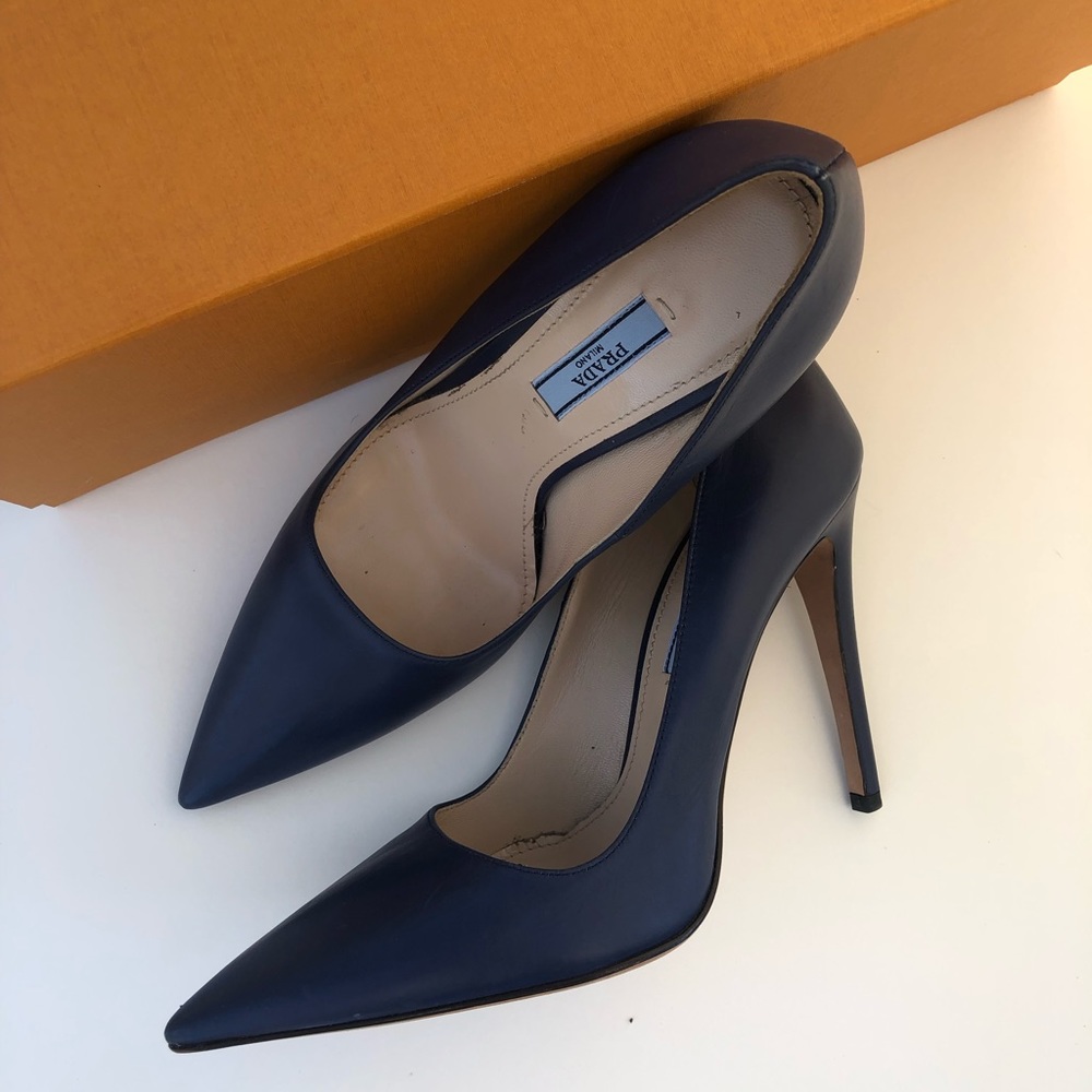 COPY - navy Prada pumps